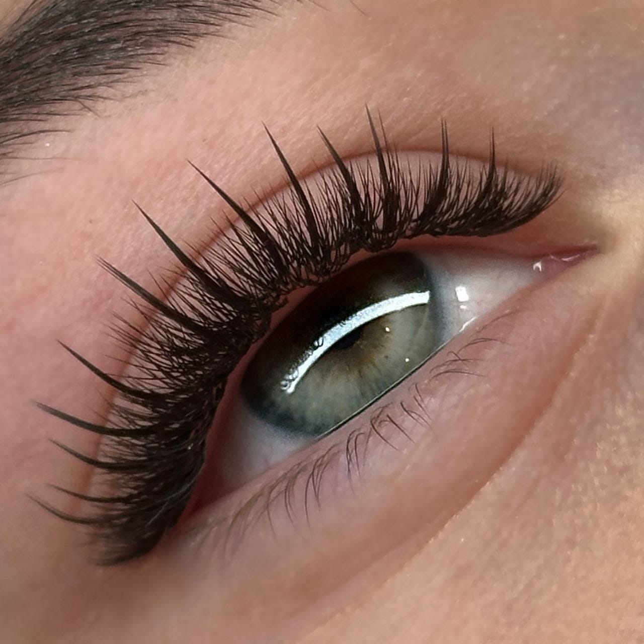 Special Effects Lash Extensions training image 8